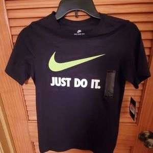 Nike boys short sleeve tee